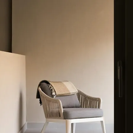 Leste Urban Living, A Stylish For 2, Centraly Located, With Private Parking!