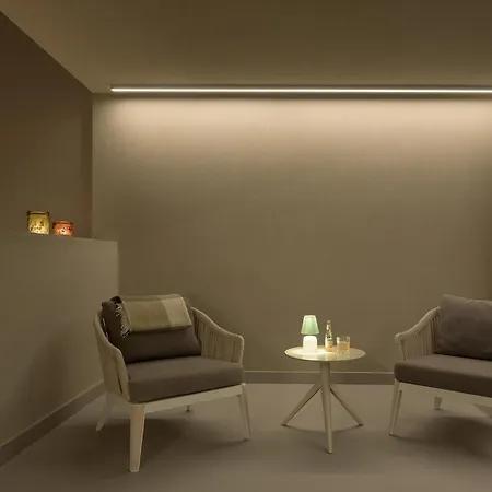 Leste Urban Living, A Stylish For 2, Centraly Located, With Private Parking!